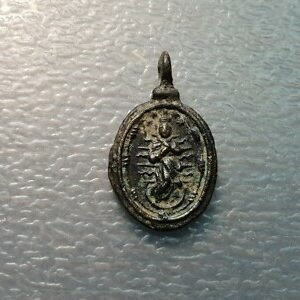 MEDALLA RELIGIOSA ANTIGUA MARIA INMACULADA / SANTO CON NIÑO 21X12 mm