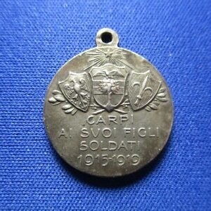 PRIMERA GUERRA MUNDIAL WWI MEDALLA ITALIA CARPI MODENA A SUS SOLDADOS 1919