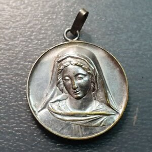 MEDALLA RELIGIOSA LA VIRGEN / ISTITUTO CATOLICO JESUITA - MASSIMO 40X35mm