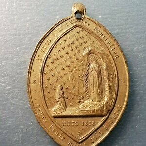 MEDALLA RELIGIOSA GRANDE SANTUARIO LOURDES / NUESTRA SEÑORA DE LOURDES 52x34 mm