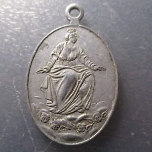 MEDALLA RELIGIOSA  LA VIRGEN ENTRE ANGELES / B EN TRIANGULO Y "341" ALUMINIO