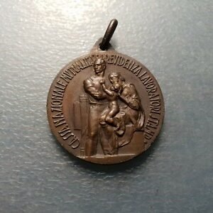 ITALIA MEDALLA PERIODO MUSSOLINI SEGURIDAD SOCIAL TRABAJADORES PRENSA 38x32 mm
