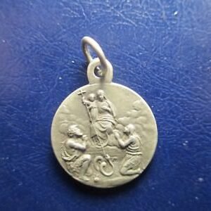 MEDALLA RELIGIOSA VIRGEN CON NIÑO MATANDO UNA SERPIENTE / CORAZON DE JESUS