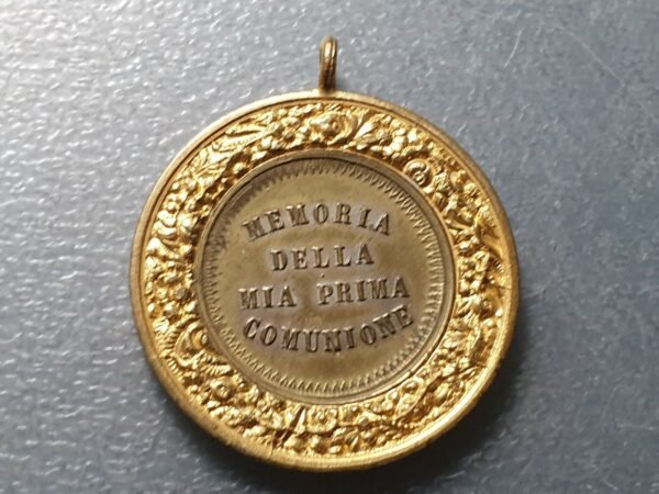 MEDALLA RELIGIOSA GRANDE BIMETALICA PRIMERA COMUNION 38x45 mm - Imagen 2