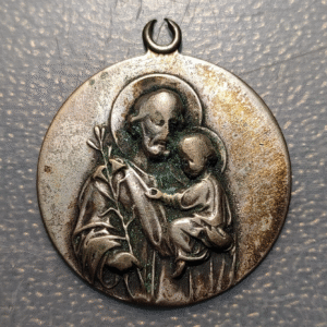 MEDALLA RELIGIOSA SAN JOSE CON NIÑO JESUS APARIENCIA PLATA ANILLA ROTA 35x30mm
