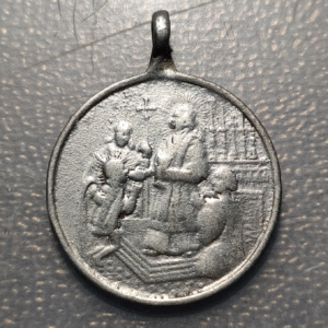 MEDALLA RELIGIOSA RECUERDO 1ª COMUNION ITALIA PLOMO Y ZINC 33x26mm
