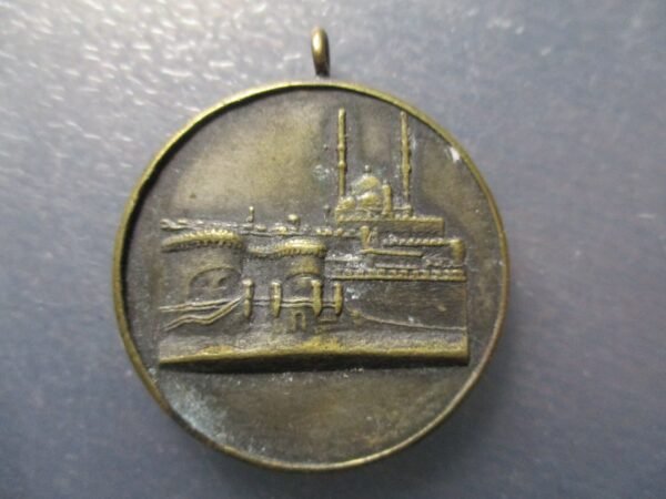 EGIPTO EGYPT MEDALLA NEFERTITI /CIUDADELA EL CAIRO MEZQUITA MUHAMMAD ALI 35X30mm - Imagen 2