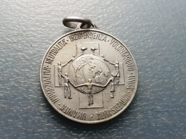 ITALIA CRUZ ROJA RED CROSS MEDALLA 34x30 mm