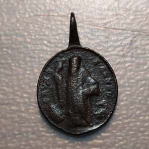 MEDALLA RELIGIOSA SAN BENITO VIRGEN CON NIÑO 22x15mm 1,61g