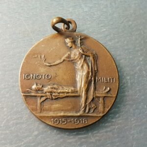 ITALIA I GUERRA MUNDIAL WWI MEDALLA 1921 TUMBA SOLDADO DESCONOCIDO ROMA 32x28mm