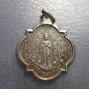 MEDALLA RELIGIOSA NUESTRA SEÑORA DE LOURDES 1890? PLATA