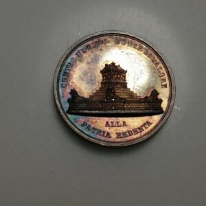 ITALIA MEDALLA 1884 PEREGRINAJE NACIONAL TUMBA VITTORIO EMANUELE II 24 mm PLATA