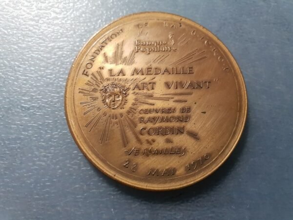 FRANCIA PALACIO REAL DE VERSAILLES MEDALLA BROZE 1970 54 mm - Imagen 2