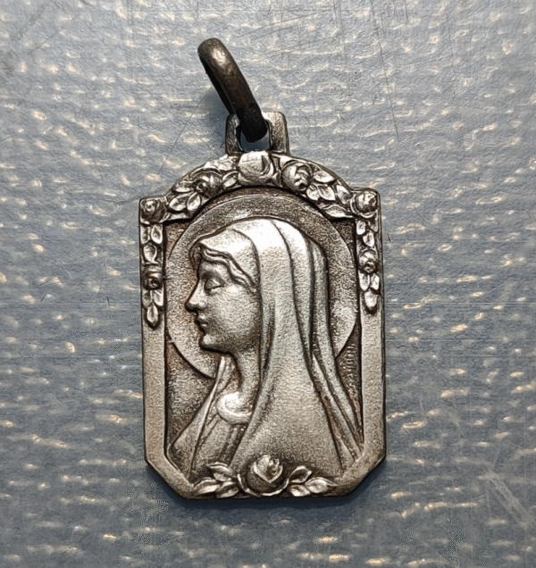 MEDALLA RELIGIOSA VIRGEN DE LOURDES 23x12mm