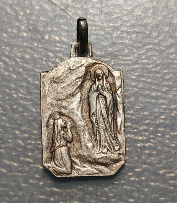 MEDALLA RELIGIOSA VIRGEN DE LOURDES 23x12mm - Imagen 2