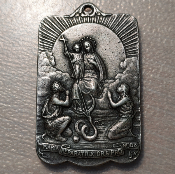 MEDALLA RELIGIOSA VIRGEN CON NIÑO / ANGELES Y LETRAS MR 44x27mm 18,89g