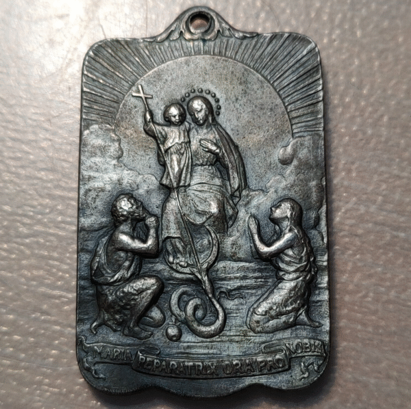 MEDALLA RELIGIOSA VIRGEN CON NIÑO / ANGELES Y LETRAS MR 44x27mm 18,97g