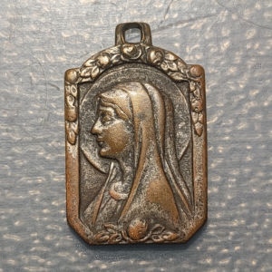 MEDALLA RELIGIOSA VIRGEN MARIA SANTUARIO DE LOURDES BRONCE 20x12mm