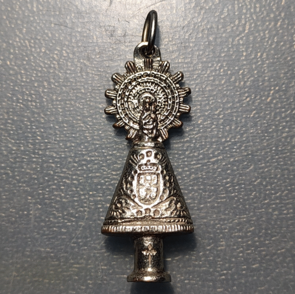 MEDALLA RELIGIOSA ZARAGOZA VIRGEN DEL PILAR METAL BLANCO 50x20mm