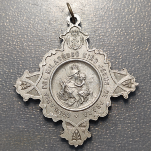 MEDALLA RELIGIOSA VALENCIA NIÑO JESUS DE PRAGA VIRGEN DEL CARMEN ALUMINIO 57x50