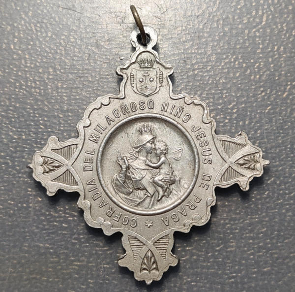 MEDALLA RELIGIOSA VALENCIA NIÑO JESUS DE PRAGA VIRGEN DEL CARMEN ALUMINIO 57x50