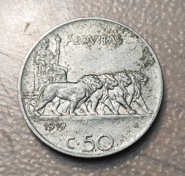 ITALIA REINO VITTORIO EMANUELE III 50 CENTIMOS 1919 LEONES CANTO LISO MBC ESCASA