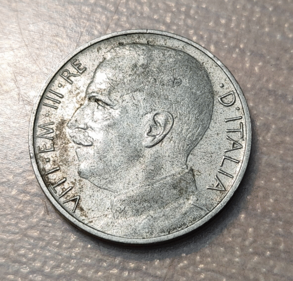 ITALIA REINO VITTORIO EMANUELE III 50 CENTIMOS 1919 LEONES CANTO LISO MBC ESCASA - Imagen 2