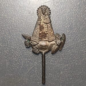 MEDALLA RELIGIOSA INSIGNIA VIRGEN DE LOS DESAMPARADOS METAL PLATEADO 61x34mm