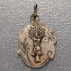 MEDALLA RELIGIOSA VIRGEN DEL PILAR PLATA 26x20mm