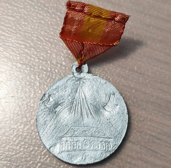 MEDALLA RELIGIOSA SANTIAGO AÑO JUBILAR 1937 ALUMINIO 30x26mm 1,85g - Imagen 2