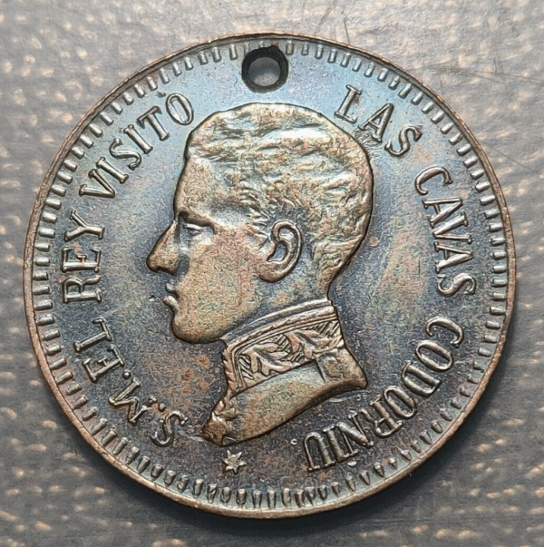 MEDALLA CAVAS CODORNIU VISITA DE ALFONSO XIII A CAVAS CODORNIU 1904 AGUJERO