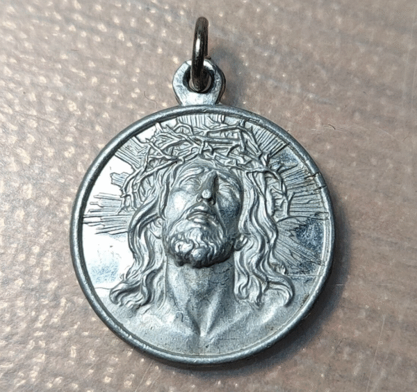 MEDALLA RELIGIOSA SANTO CRISTO DE LA AGONIA DE LIMPIAS CANTABRIA 22x11mm 0,95g