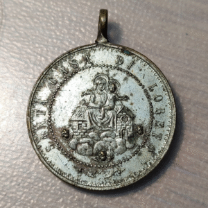 MEDALLA RELIGIOSA VIRGEN DE LORETO / SANTA CASA DE LORETO 40x32m 13,58g