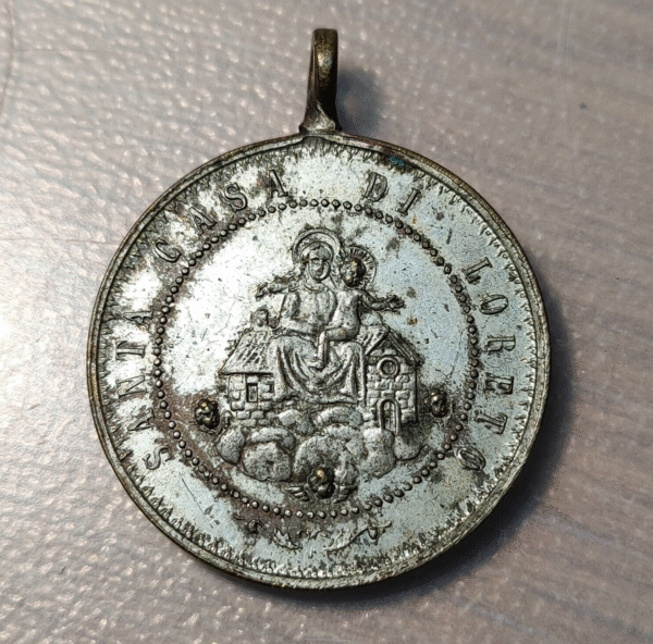 MEDALLA RELIGIOSA VIRGEN DE LORETO / SANTA CASA DE LORETO 40x32m 13,58g