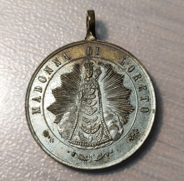MEDALLA RELIGIOSA VIRGEN DE LORETO / SANTA CASA DE LORETO 40x32m 13,58g - Imagen 2
