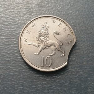 ERROR GRAN BRETAÑA GREAT BRITAIN 10 PENCE 1976 FALTA DE METAL FINAL DEL LISTEL