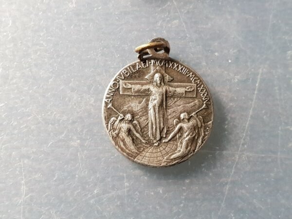 MEDALLA RELIGIOSA JUBILEO 1933-34 PAPA PIO XI / CRISTO EN CRUZ ANGELES 20X17 mm