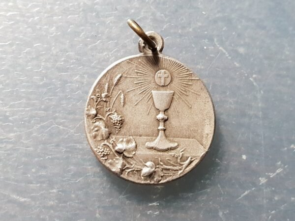 MEDALLA RELIGIOSA CRISTO / SANTO CALIZ 21x18 mm PROBABL PLATA - Imagen 2