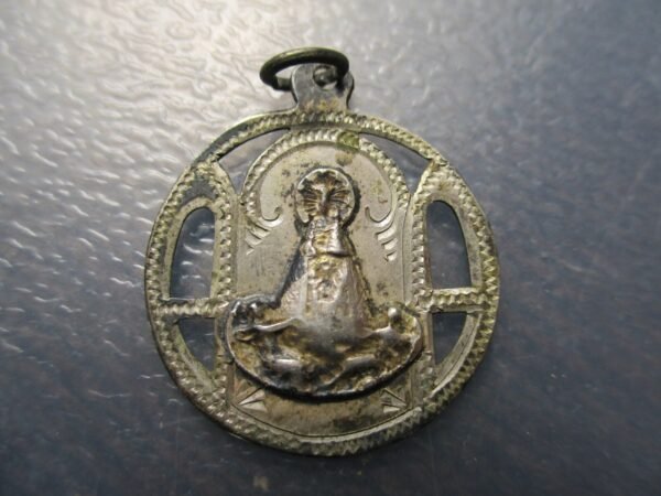 MEDALLA RELIGIOSA VIRGEN CON NIÑO Y ANGELES  27X23 mm PLATA