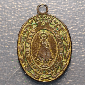 MEDALLA RELIGIOSA VIRGEN DE COVADONGA SIGLO XIX 27x18mm