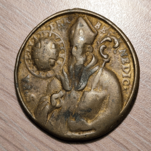 MEDALLA RELIGIOSA CATALUÑA NUESTRA SEÑORA DE MONTSERRAT SAN BENITO FALTA ANILLA