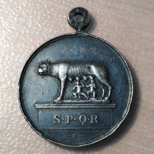 ITALIA MEDALLA ROMA LOBA SPQR AL MERITO PLATA