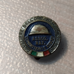 ITALIA PIN MEDALLA CABALLEROS ORDEN DE VITTORIO VENETO COMBATIENTES Y VETERANOS