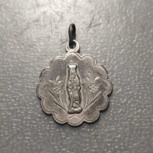 MEDALLA RELIGIOSA VIRGEN DE LA SALUD RECUERDO DE ARCHENA PLATA