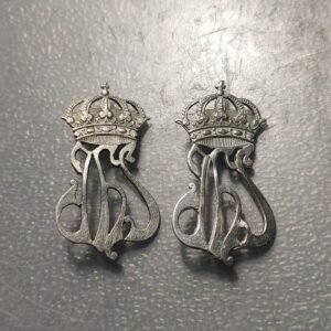 MEDALLA RELIGIOSA INSIGNIA DE CUELLO JHS Y CORONA REAL ALFONSO XIII APAR. PLATA