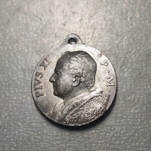 MEDALLA RELIGIOSA ROMA VATICANO PIO XI VIRGEN CON NIÑO METAL PLATEADO